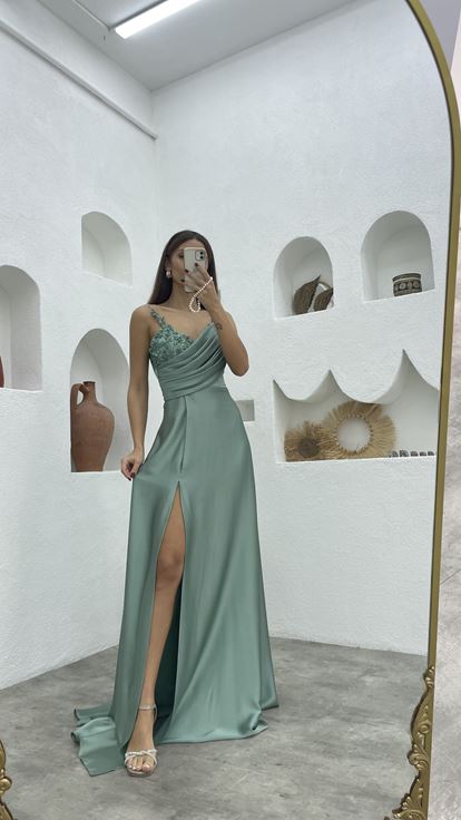 Mint Yeşili İp Askılı İşlemeli Drapeli Saten Abiye Elbise