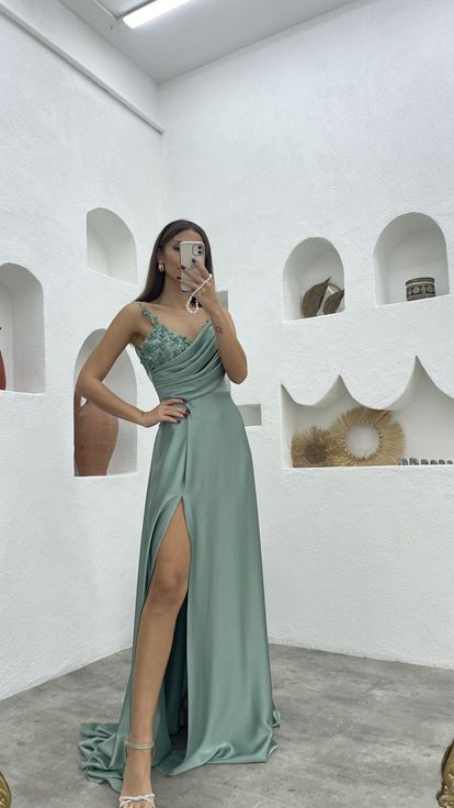 Mint Yeşili İp Askılı İşlemeli Drapeli Saten Abiye Elbise