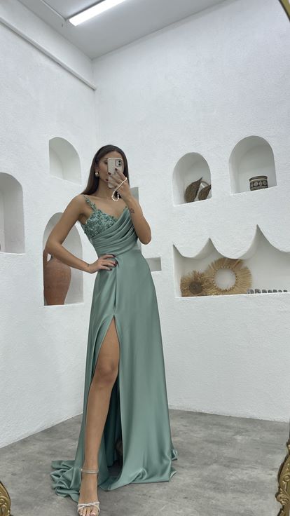 Mint Yeşili İp Askılı İşlemeli Drapeli Saten Abiye Elbise