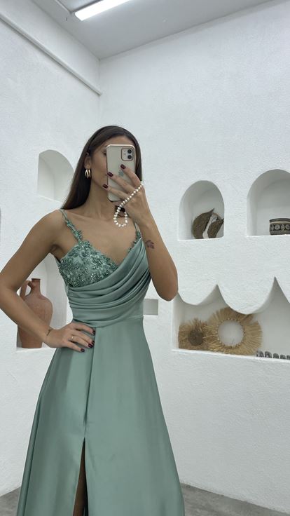 Mint Yeşili İp Askılı İşlemeli Drapeli Saten Abiye Elbise