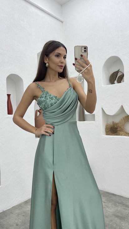 Mint Yeşili İp Askılı İşlemeli Drapeli Saten Abiye Elbise