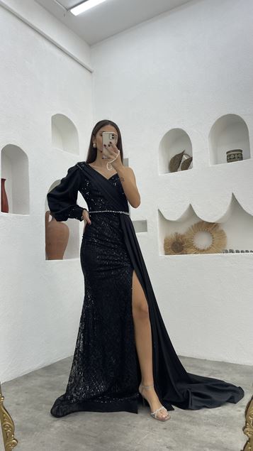 Vestido de noche negro con motivo de cintura bordado de una sola manga