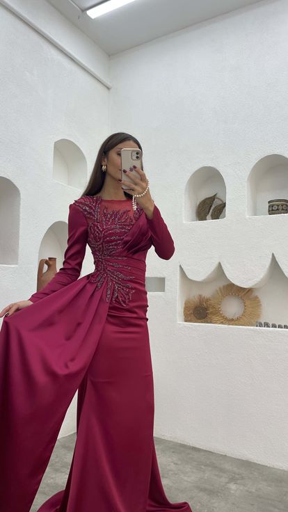 Mürdüm İşlemeli Drapeli Saten Abiye Elbise