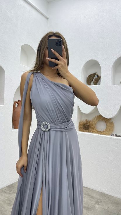 Gri Tek Omuz Kemerli Şifon Elbise