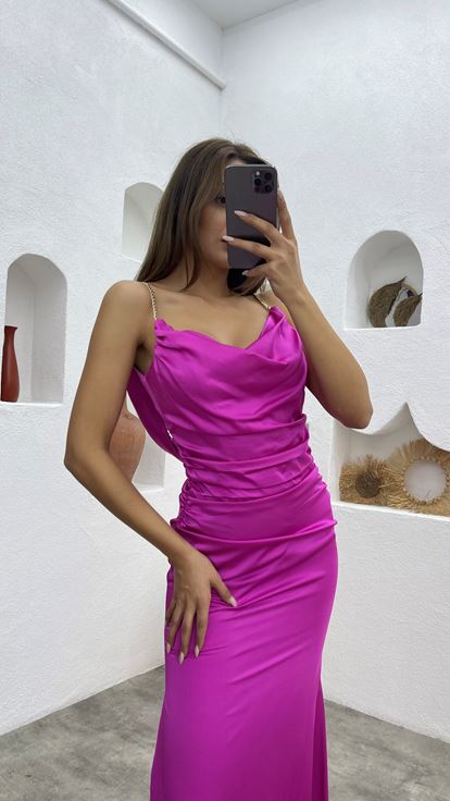 Fuşya Zincir Askılı Büzgülü Saten Abiye Elbise