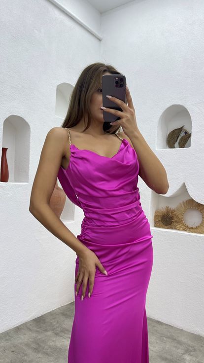 Fuşya Zincir Askılı Büzgülü Saten Abiye Elbise