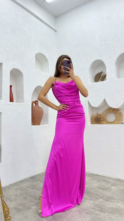 Fuşya Zincir Askılı Büzgülü Saten Abiye Elbise