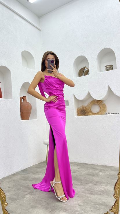 Fuşya Zincir Askılı Büzgülü Saten Abiye Elbise