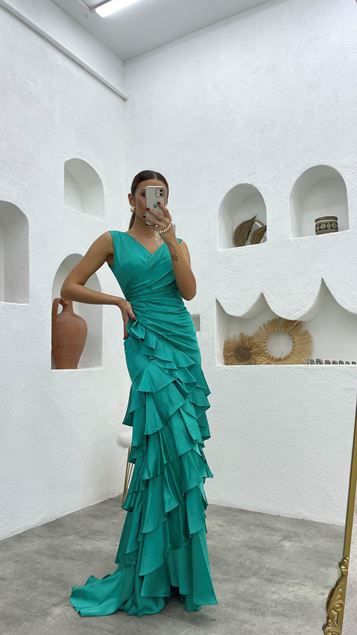 Abito da sera a balze drappeggiato verde