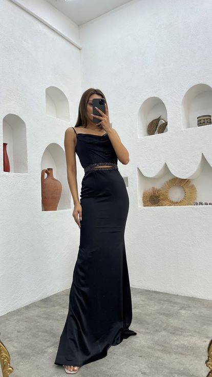 Siyah İp Askılı Beli Motifli Saten Abiye Elbise