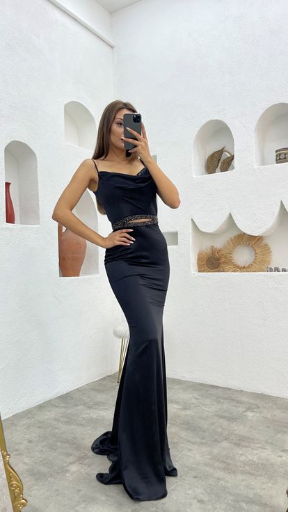 Siyah İp Askılı Beli Motifli Saten Abiye Elbise