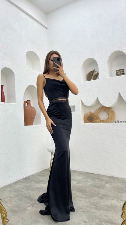 Siyah İp Askılı Beli Motifli Saten Abiye Elbise