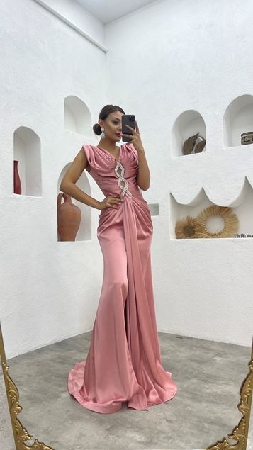 Vestido de noche con cordón bordado con detalle en la cintura empolvada