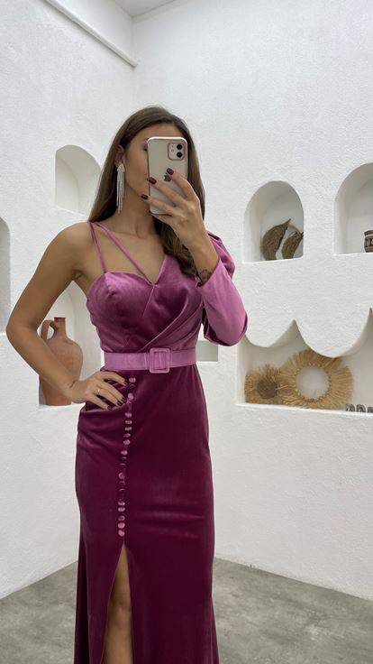Pembe Tek Kol Düğmeli Kemerli Kadife Abiye Elbise