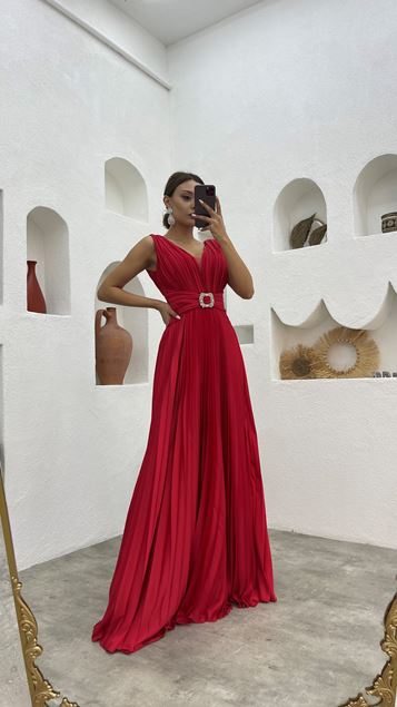 Broche plisado rojo vestido de noche de satén con cinturón