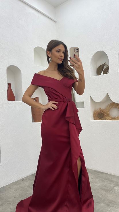 Bordo Drapeli Volanlı Kemerli Saten Abiye Elbise