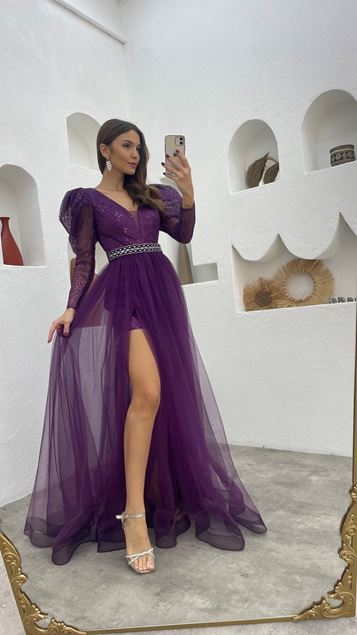 Robe de soirée en tulle ceinturée de paillettes