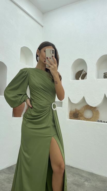 Haki Tek Kol Drapeli Kemerli Saten Abiye Elbise