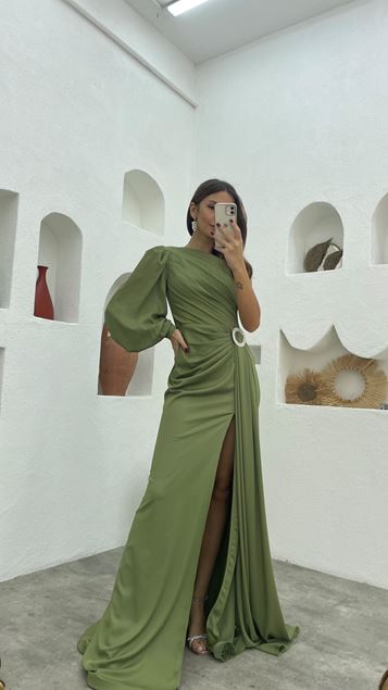 Khaki à manches simples Drapée Robe de soirée en satin ceinturée