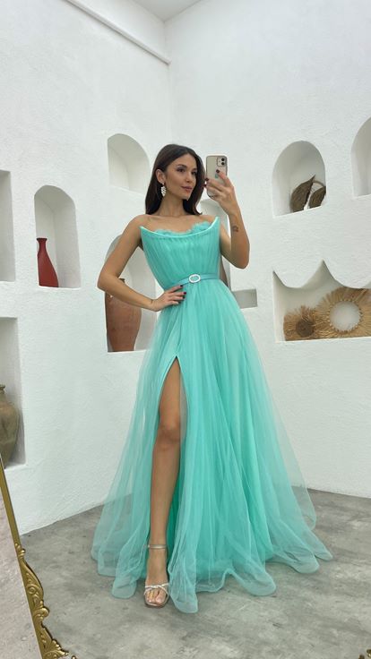 Mint Yeşili Göğsü Çiçek Detay Straplez Kemerli Tül Abiye Elbise