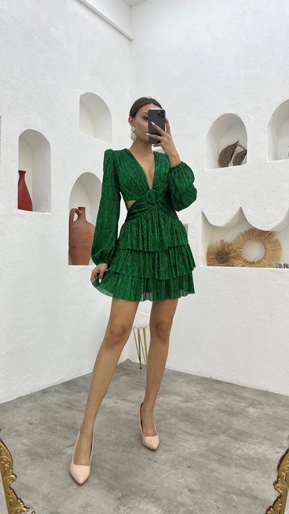 Vestido de noche con purpurina con detalle de cintura con cinturón verde esmeralda