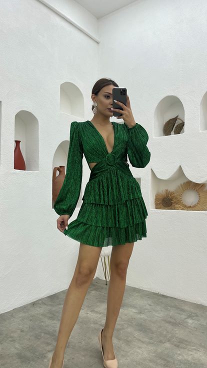 Vestido de noche con purpurina con detalle de cintura con cinturón verde esmeralda