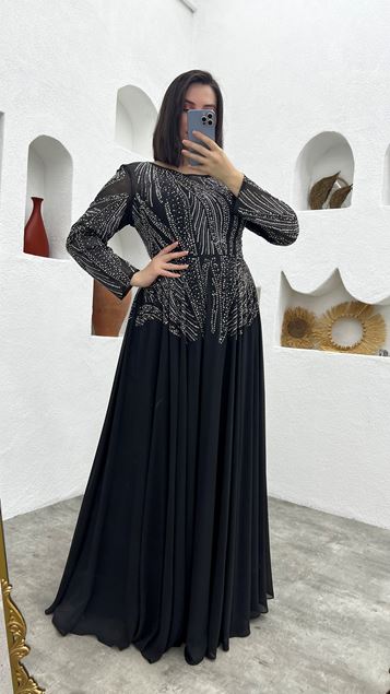 Vestido de noche negro bordado de talla grande