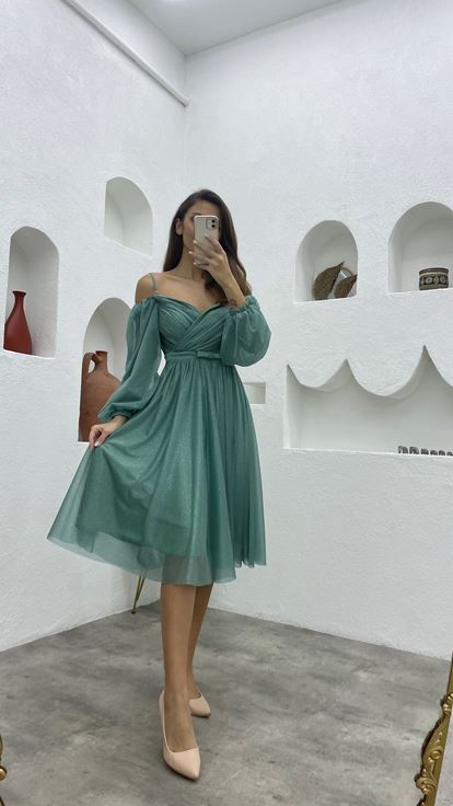 Vestido de noche de tul con purpurina drapeado con manga globo verde menta