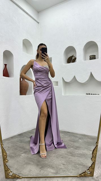 Abito Da Sera Satinato Con Cassa Con Cinturino Con Corda Lila Ricamata