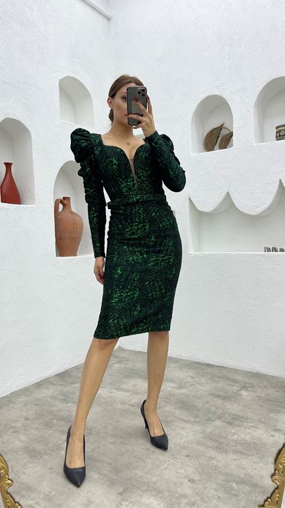 Vestido de noche con estampado de esmeraldas