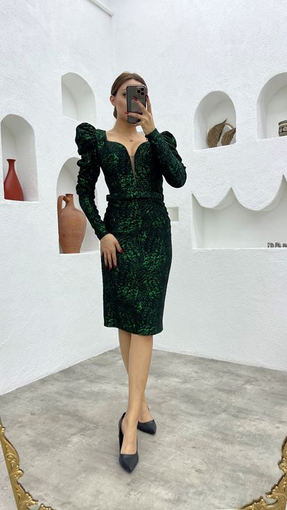 Vestido de noche con estampado de esmeraldas