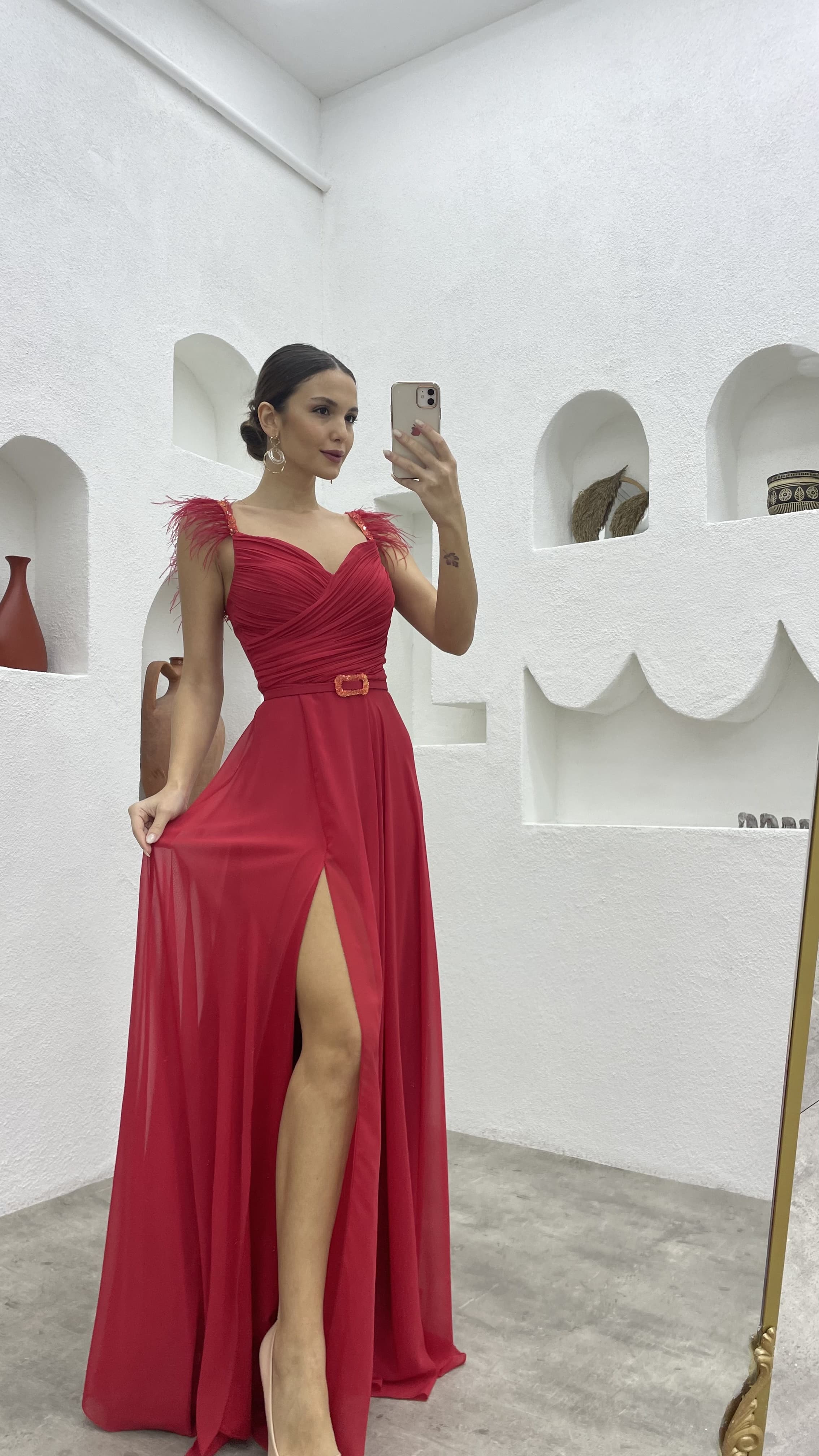 Kırmızı İp Askılı Tüy Detay Drapeli Şifon Abiye Elbise