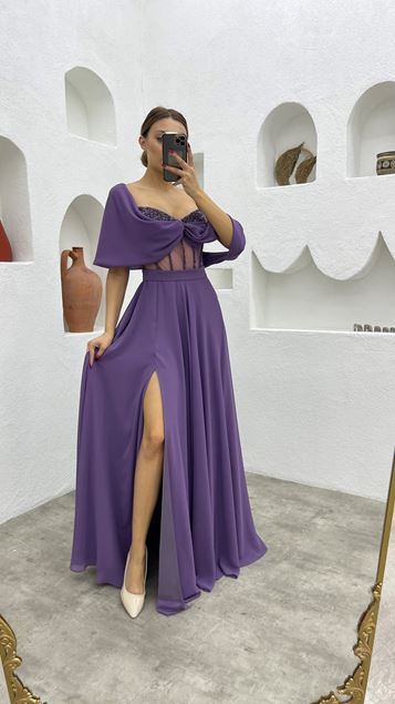 Vestido de noche de satén bordado con correa de cuerda lila