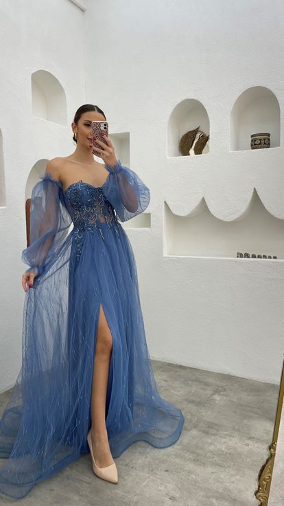 Vestido de noche de tul bordado índigo