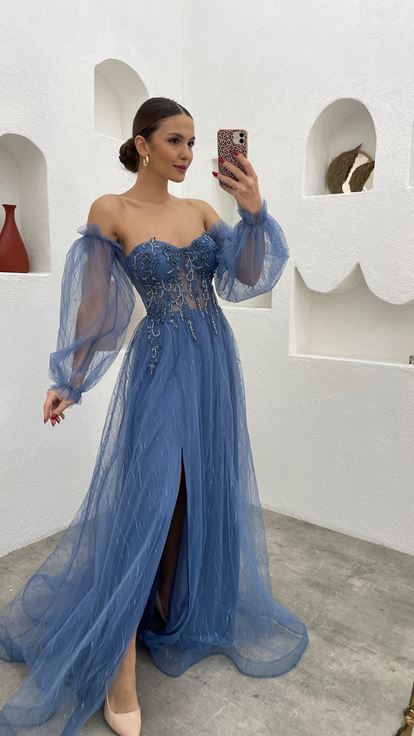 Vestido de noche de tul bordado índigo