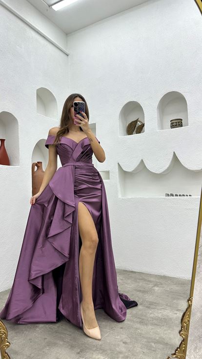 فستان سهرة أرجواني اللون مكشكش بحزام