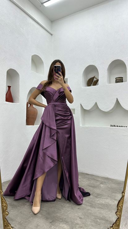 فستان سهرة أرجواني اللون مكشكش بحزام