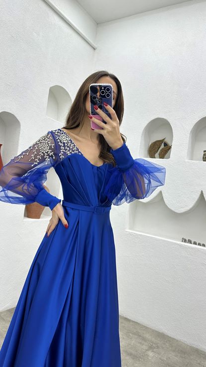 Saks İşlemeli Drapeli Kemerli Saten Abiye Elbise