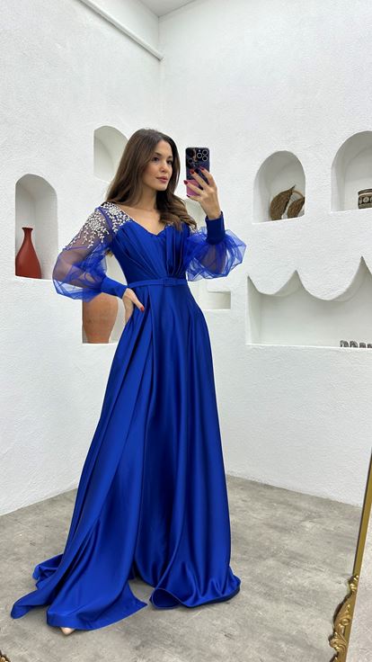 Saks İşlemeli Drapeli Kemerli Saten Abiye Elbise