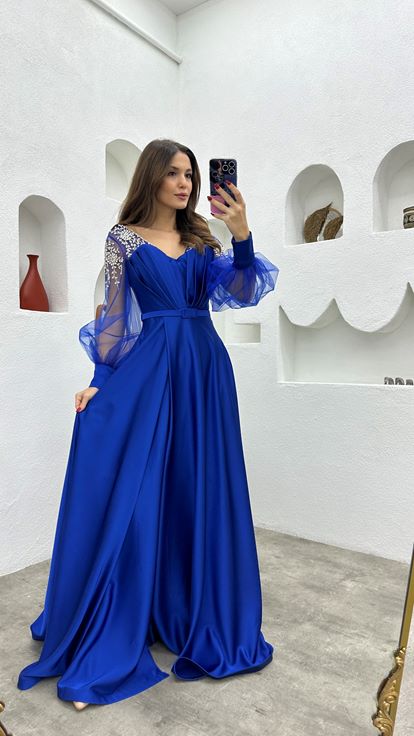 Saks İşlemeli Drapeli Kemerli Saten Abiye Elbise