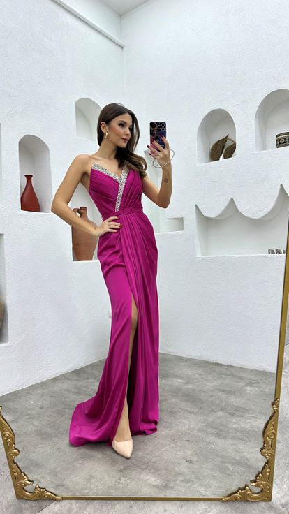 Fuşya Straplez İşlemeli Drapeli Saten Abiye Elbise