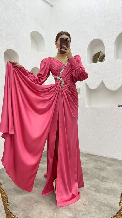 Pembe İşlemeli Büzgülü Abiye Elbise