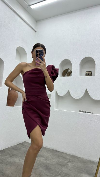 Bordo Kolu Volanlı Tek Omuz Abiye Elbise