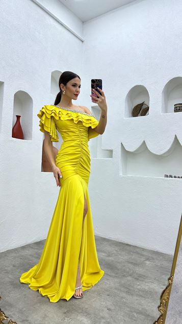 Abito da sera giallo con coulisse con coulisse con coulisse sul petto giallo