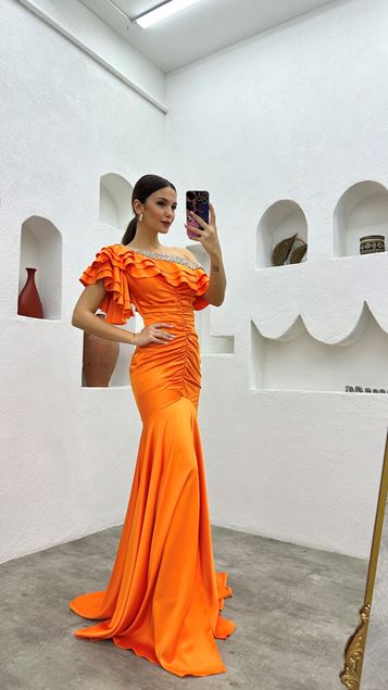 Abito da sera con coulisse arancione con coulisse sul petto