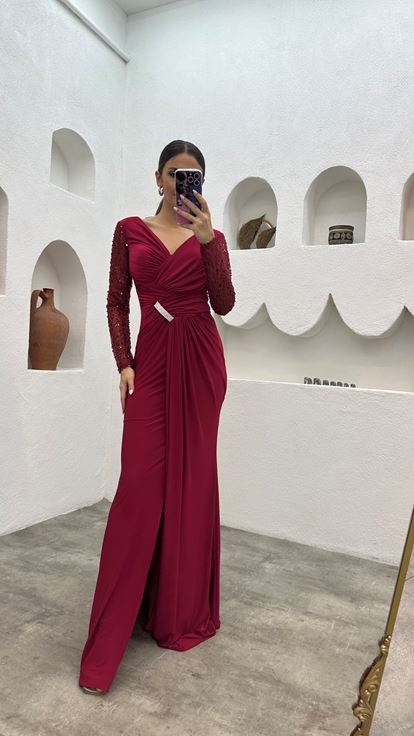 Fuşya Kolları İşlemeli Broş Detay Abiye Elbise