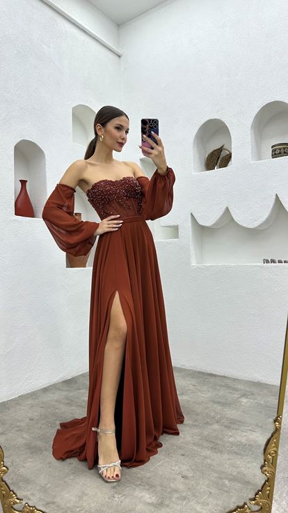 Robe de soirée en mousseline brodée de carreaux