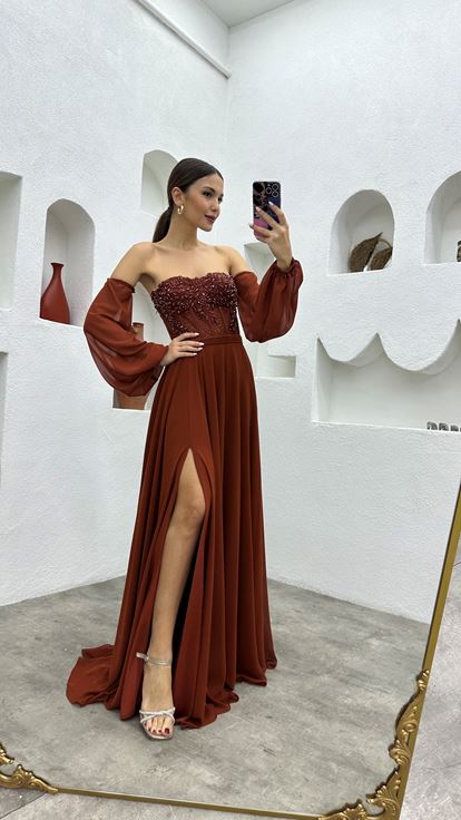 Robe de soirée en mousseline brodée de carreaux