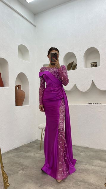 Abito da sera lungo con cintura ricamata fucsia