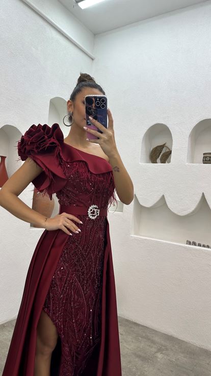Bordo İşlemeli Kemerli Abiye Elbise